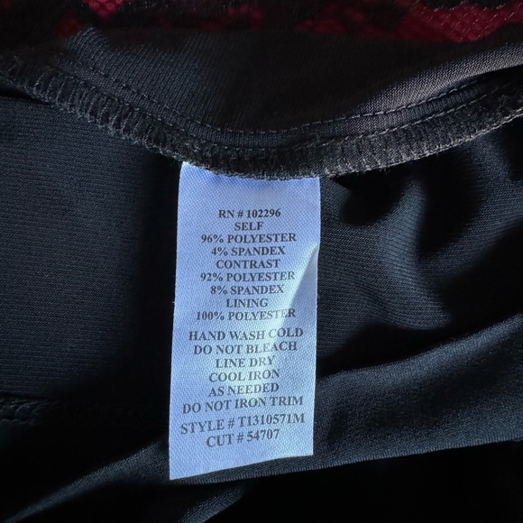 Red/black polyester and lace mini dress / connected apparel size 8 / Medium - Picture 8 of 9